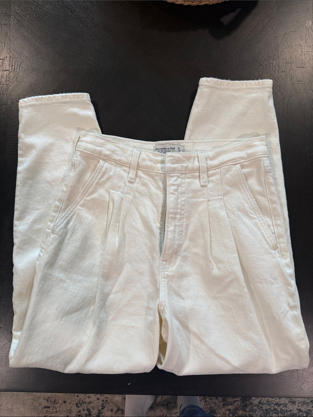 Abercrombie & Fitch White Pleated Chinos